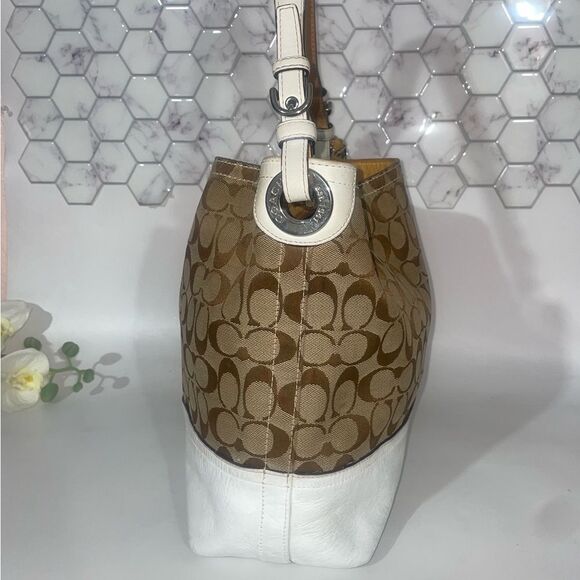 Coach Tan and White Signature Shoulder Bag - Picture 3 of 9